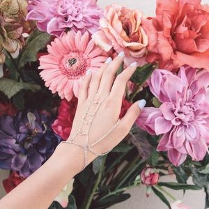 Rose Gold Ladder Hand Chain Piece Bracelet